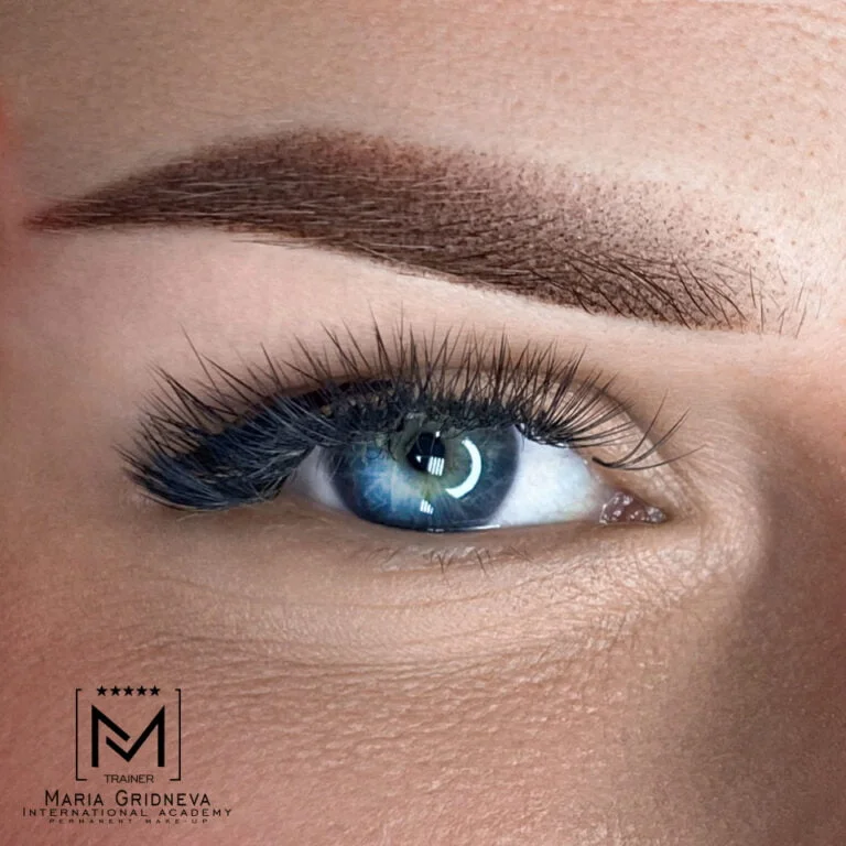 trattamento di trucco permanente sopracciglia